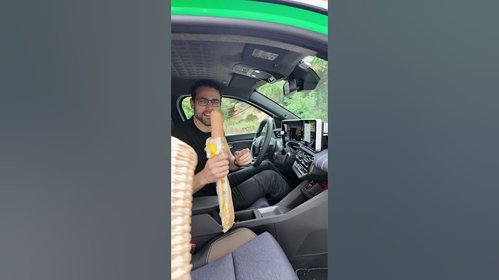Baguette holder 🥖! The most French feature in a car ever. 2025 Renault R5 #shorts