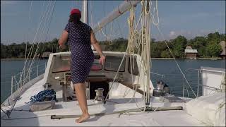 Big Boat Problems and an unexpected Haul-Out! |Sailing Footloose Solo #12