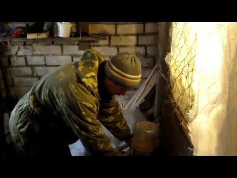 Как сделать бункерную кормушку из пластиковых бутылок для кур своими руками.