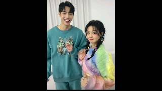 Baile De Celebración De Gao Zheng Y Fang Tong Por Exitosa Sesión De Fotos Para La Revista Dapianer