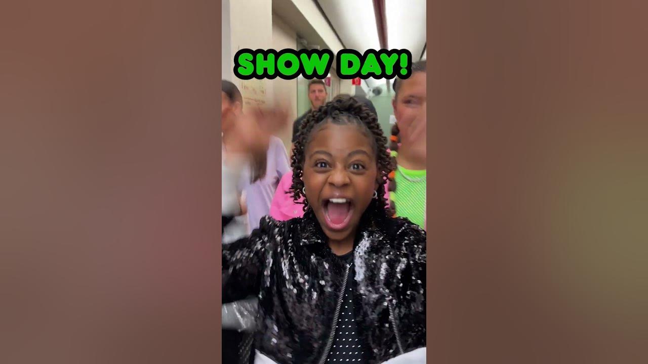 Take a trip to #Mexico with KIDZ BOP Kid Giavanni! 🇲🇽✈️