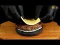 Рекламный ролик процесса сборки (приготовления) бургеров для показана на ТВ в ресторане