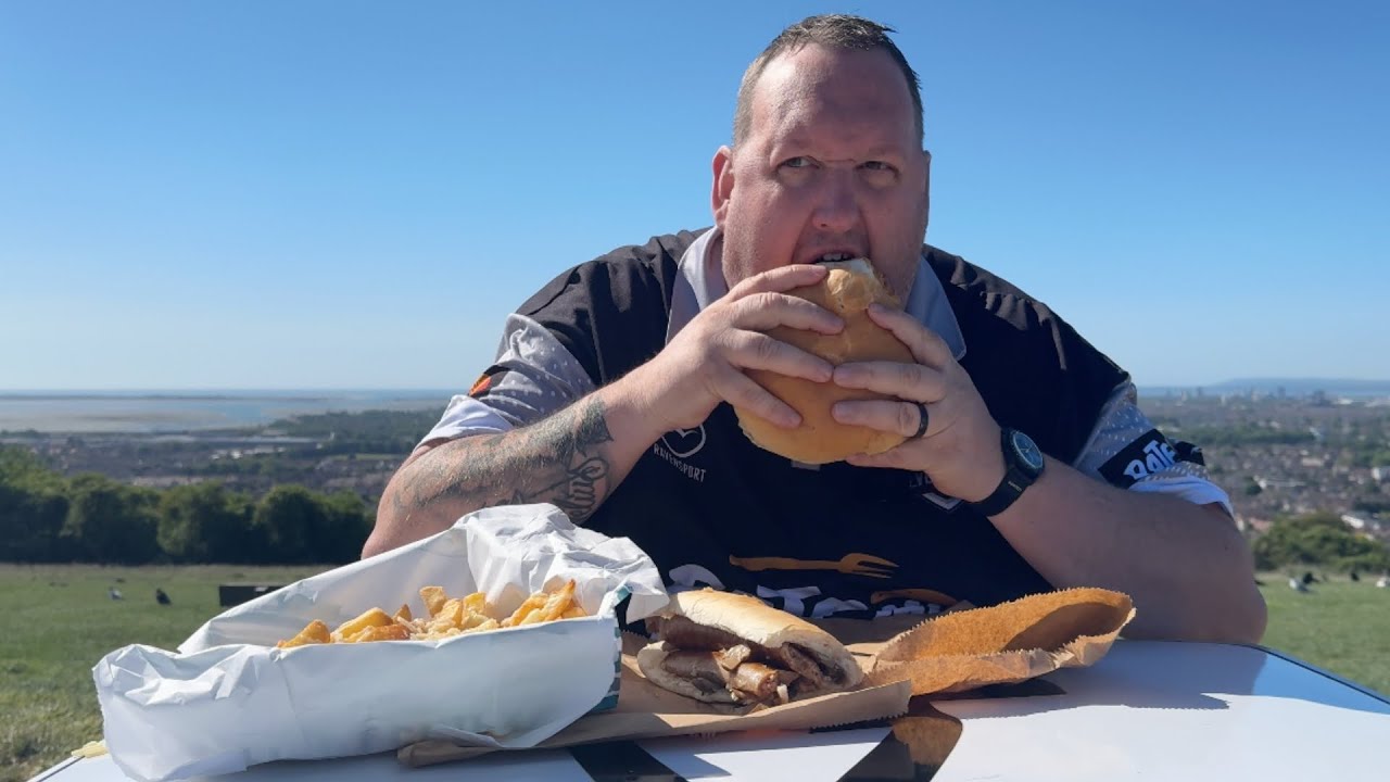 I tried Micks MONSTER Burger!