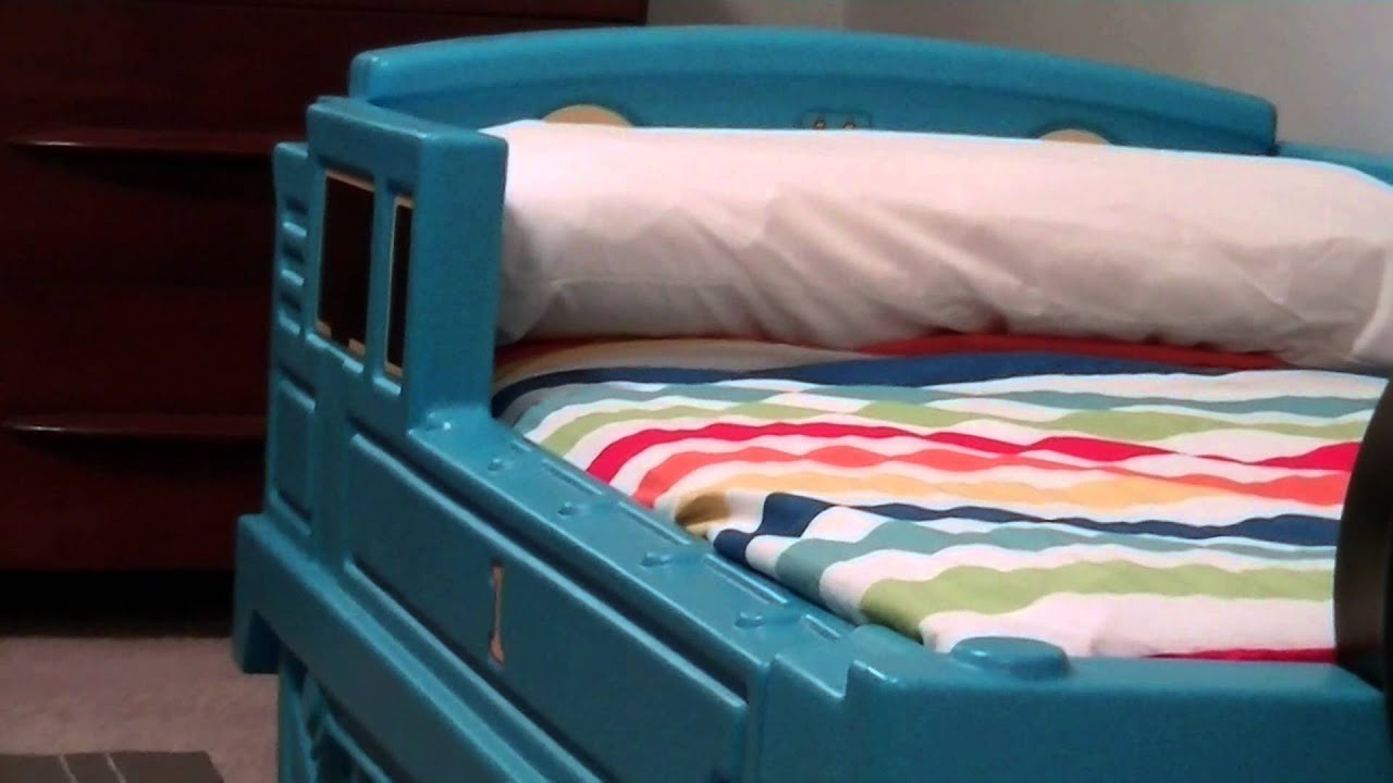 Step2 Thomas The Tank Engine Toddler Bed Review By The Photographer S Wife Youtube
