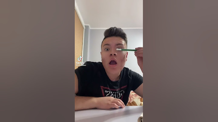 Pov. Każda dziewczyna podczas robienia makijażu