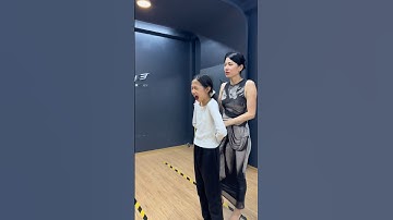Trà My đã nhận thức được dáng đi của mình rồi nè 🥰 The girl has become aware of her walking posture