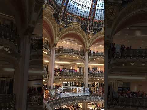 Video: Galeries Lafayette Department Store din Paris