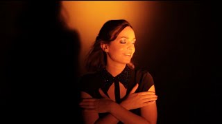 Video thumbnail of "Carola Ortiz · Mirrors (Studio Vídeoclip)"