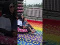 Mama dan Habibie Main Perosotan Rainbow Pelangi