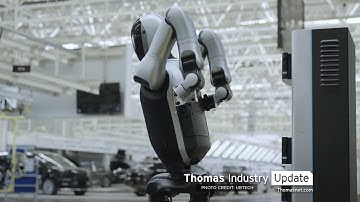 Humanoid Robot Hot Swaps Its Own Batteries