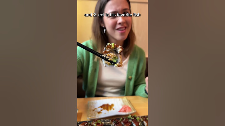 Un novio japonés prueba sushi americano