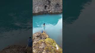 Un Mec Qui Fait Du Foil En Pleine Rivière Glaciaire En Islande ! (Écoutez Les Commentaires 😂)
