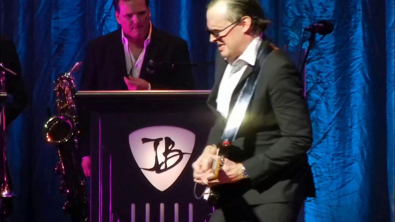 Love Ain't a Love Song - Joe Bonamassa - Los Angeles CA - Dec 17 2016 Love Ain't a Love Song - Joe Bonamassa - Los Angeles CA - Dec 17 2016