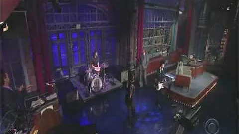 Yeah Yeah Yeahs - Down Boy on Letterman