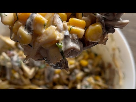 Салат блинный с шампиньонами и кукурузой. Pancake salad with mushrooms and corn.