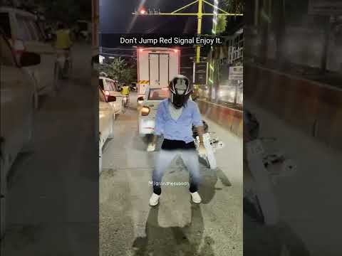 Aafat | Liger | Vijay Deverakonda | Ananya Panday | Subodh Londhe Helmet Guy | Traffic Signal Dance