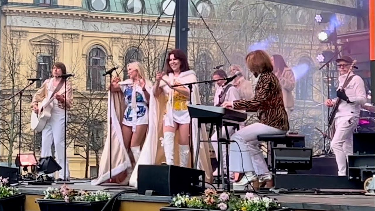 ABBA celebration in Stockholm. Walking around, checking out the band ...