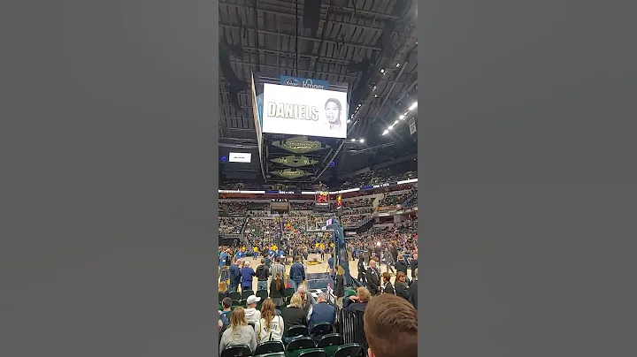 Mel Daniels and Billy Keller honored before the Pa...