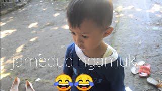 1 menit 45 detik kemarahan Alif camera pun hampir di pukul gaess