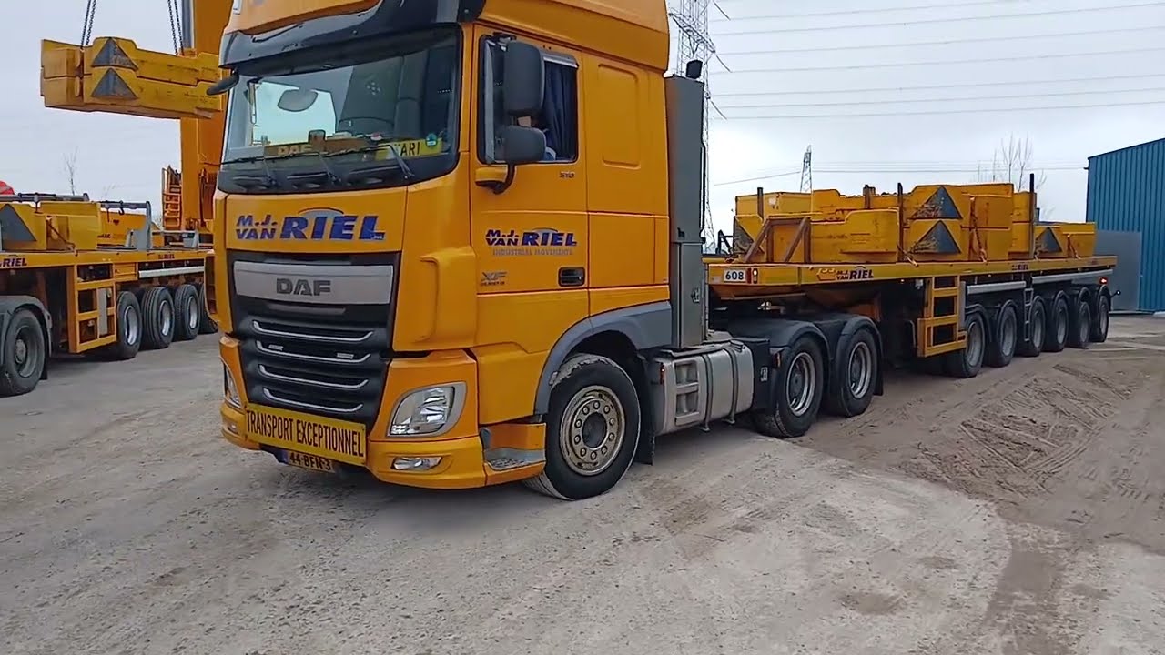 TWO MIGHTY CRANES IN ACTION ! - YouTube