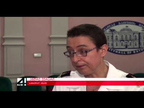 ფრეგატი „სურკუფის\" კაპიტანი და სამხედრო ატაშე  ქალაქის მერიაში იმყოფებოდნენ