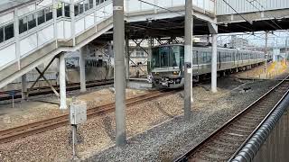 JR神戸線223系W33＋U6新快速姫路行き到着シーン@西明石3番のりば