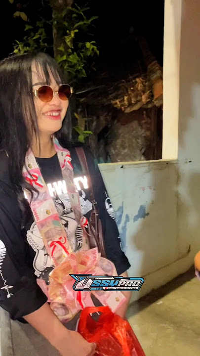 The money necklace is beautiful and lights up #shorts