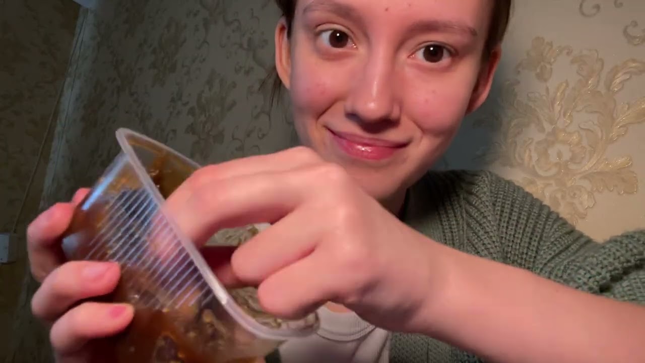 АСМРно кушаю (стараюсь) и звуки рук 