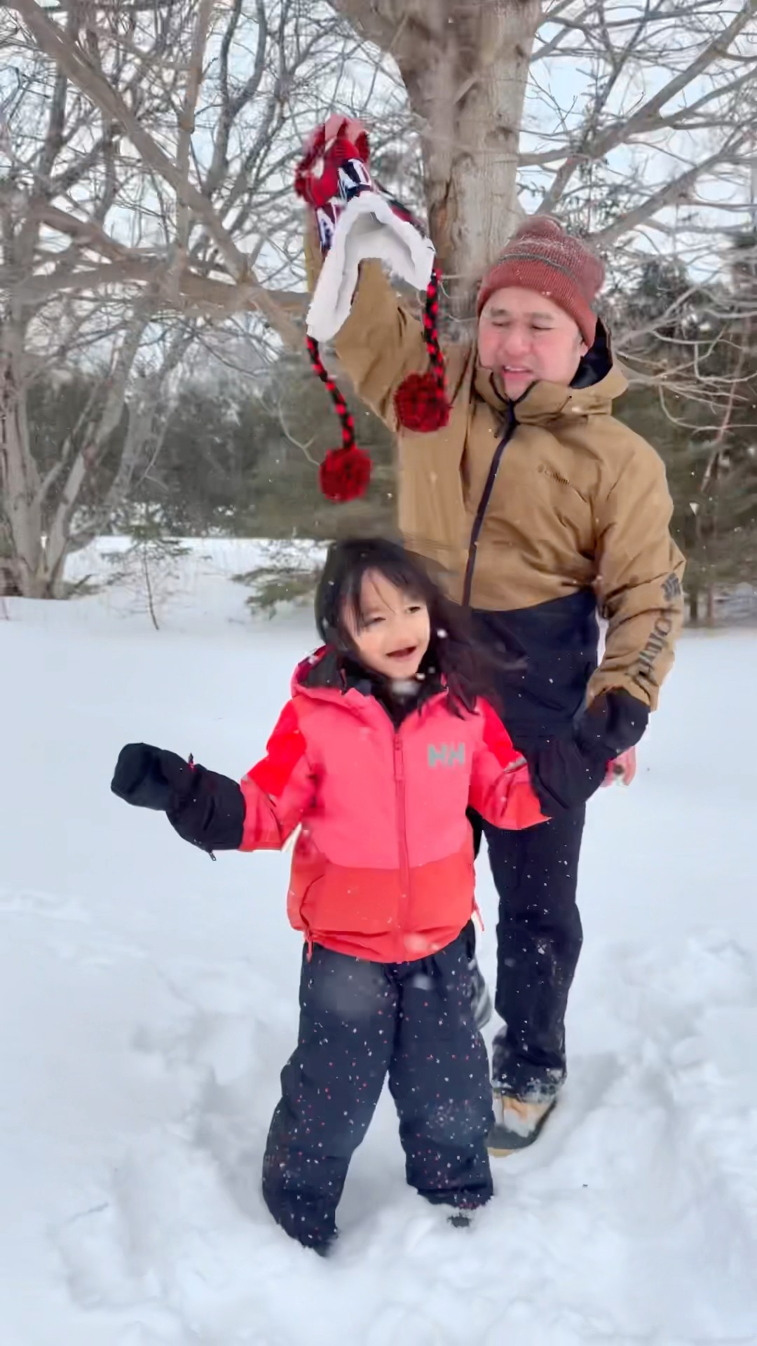 Dad pranks steals her winter beanie ❄️?☃️???❤️?
