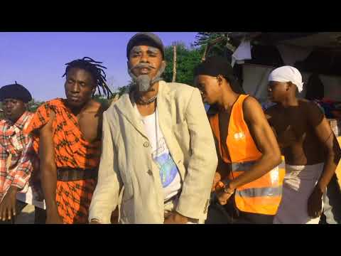 Video: Matunzo ya Majira ya Baridi ya Staghorn Fern - Jinsi ya Kutibu Staghorn Fern Wakati wa Majira ya baridi