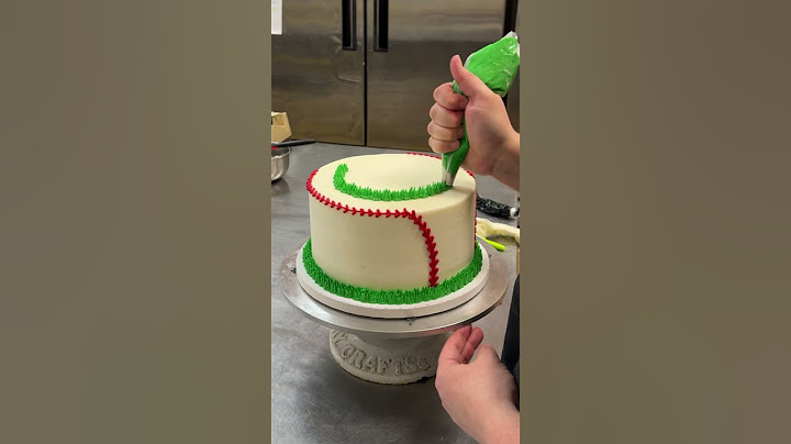 Obsessed with the bat detail #cakedesign #cake #baseball #buttercream #cakedecorating #shorts
