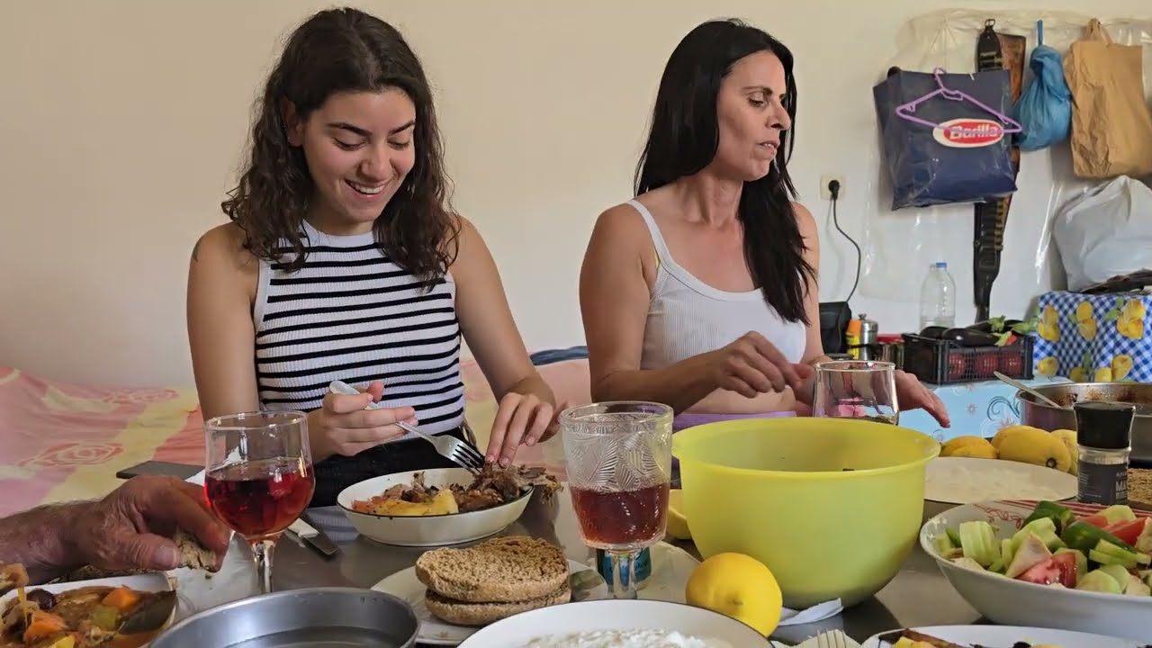 Εδώ και ο πεθερός με την πεθερά! ένα από τα πιο αγαπημένα μου φαγητά.. κουκιά