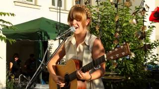 Bedroomdisco TV: Livy Pear - 'Enough' live