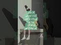 غني مع الأغنية بصوت رقيق 