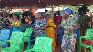 Umoja kwaya . Wakiwa zoezini Akina mama walio kombolewa na Yesu waki ji achia ndani yake