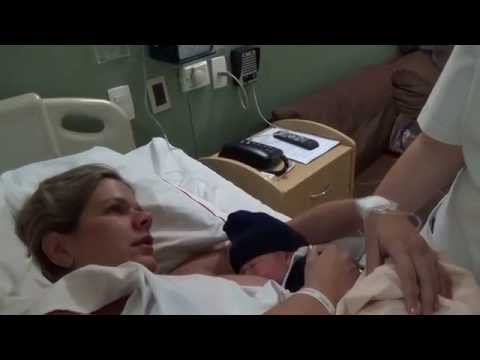 Vídeo: Qual Purê De Bebê é Bom Para A Primeira Mamada?
