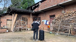 Leaving city ~ The man restored his grandpa old house in the forest | Clean up rooms