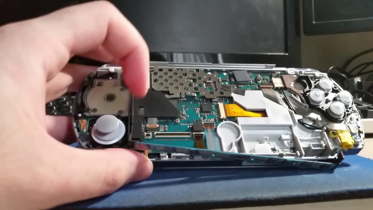 Kritisere Ambassadør Hylde TeardownTube - episode 47 - Sony PSP 2000 Slim & Lite Disassembly and  Repairdown! - YouTube