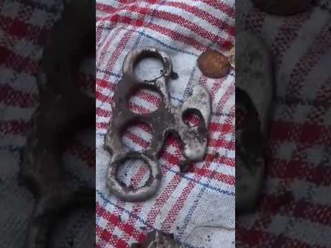 Нашёл кастет и