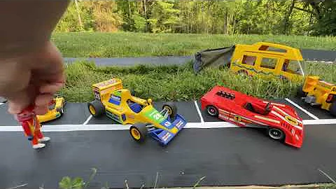 Back to school on kids school bus. Science, recess, lunch, gym, and reading. Educational | Kid Crew