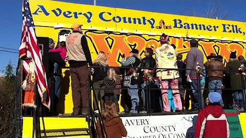 Racing Woolly Worms at the Woolly Worm Festival, B...