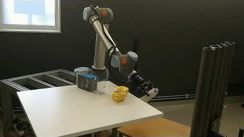 Asymmetric bilateral teleoperation system with autonomous orientation regulation