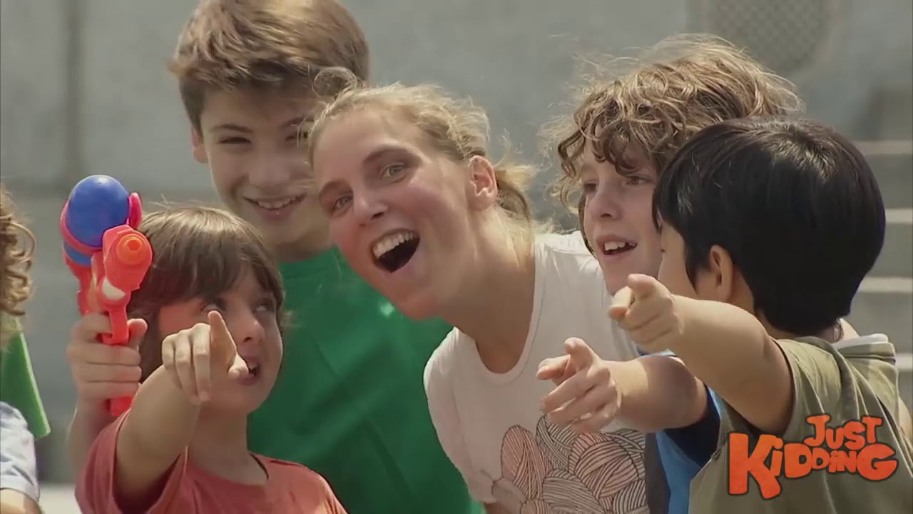 ▶ 2019 Gags | DIY: Giant Super SOAKER !