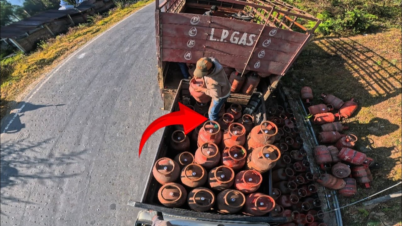 Cylinder Load Bolero Pickup ASMR 4K POV Drive: The Hard Work