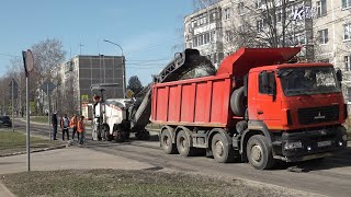 Погода предоставила возможность приступить к ремонту дорог.  Зарайск.