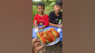 Who Will Eat Sausage First Challenge || Lật Chai Và Ăn Xúc Xích #shorts