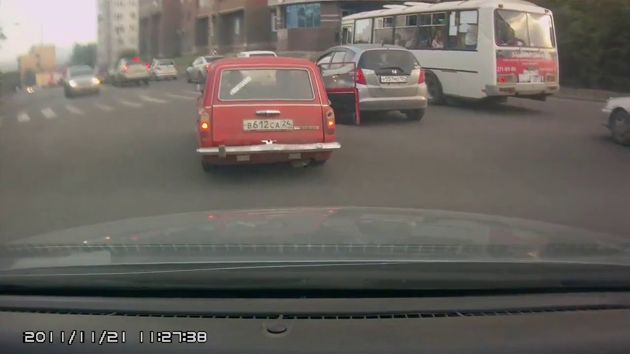 Машина наехала на ногу