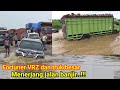 Fortuner VRZ dan truk besar menerjang jalan banjir