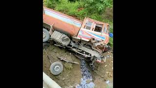 emotional song truck accident  jcb help very sad short video #youtubeshorts #viralvideo screenshot 4