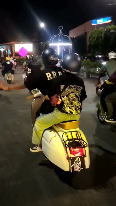 riding malam emang asik #shorts #vespa #vespaindonesia #vespapx